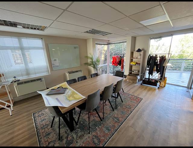 278M² OFFICE TO LET IN MOUILLE POINT